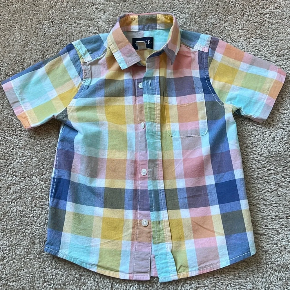 The Children’s Place boys short sleeve button down shirt, size 4